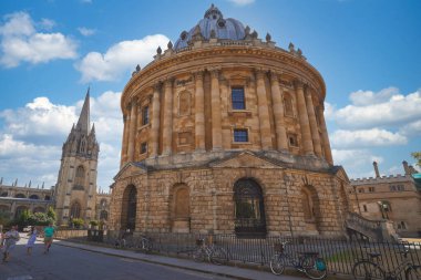 Radcliffe Camera, Oxford Üniversitesi 'nin Bodleian Kütüphanesi' nin bir parçasıdır. Oxford, Birleşik Krallık.