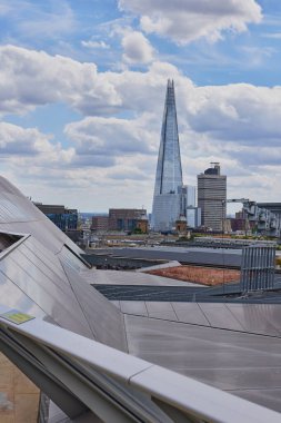 Londra 'da cam kırığı. Çömlek şu anda Avrupa Birliği 'nin en yüksek binasıdır..