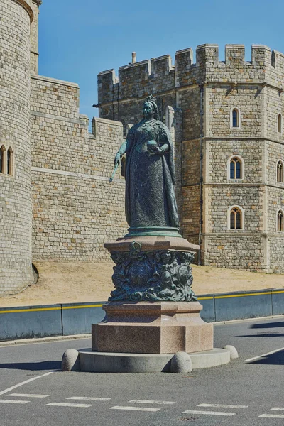 Estatua Reina Victoria Frente Castillo Windsor Windsor Reino Unido Europa —  Fotos de Stock