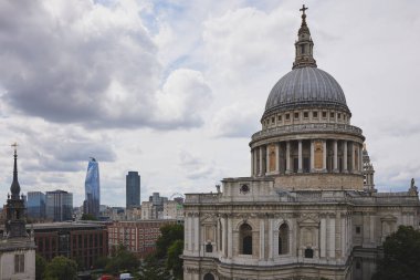 St. Pauls Katedrali Londra, İngiltere 'deki Madison Çatı Barında yeni bir değişim alışveriş merkezi olarak görülüyor.