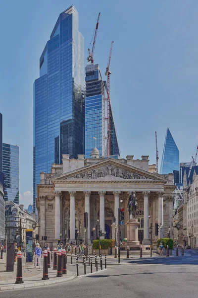 英国ロンドンの歴史的ロイヤル証券取引所ビル — ストック写真
