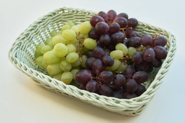 Bir sepet sıkı üzüm.