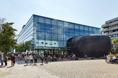 Alman şehri Friedrichshafen 'in göl kenarındaki gezinti alanı.