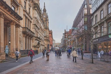 Glasgow 'daki Buchanan Caddesi' nde kimliği belirsiz insanlar var. Buchanan Caddesi, Glasgow 'daki en büyük alışveriş merkezlerinden biridir. İskoçya' nın en büyük şehridir.