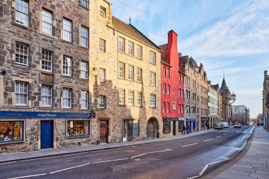 Canongate 'deki binalar, Edinburgh' daki Royal Mile 'ın bir bölümü.