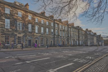 1700 'lerin sonlarından ya da 1800' lerin başlarından kalma Edinburgh 'un Charlotte Meydanı' ndaki bir dizi iyi korunmuş bina.