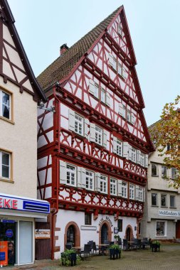 Almanya 'nın Nagold şehrinde eski bir okul binası.