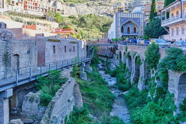  Eski Tiflis, Georgia 'nın tarihi merkezindeki Juma camii.