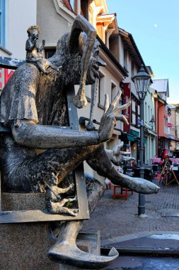  Fountain with the statue of Kappedschle in Radolfzell. 