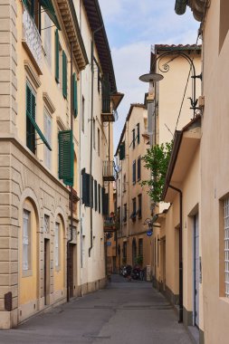 Lucca, İtalya 'da eski rahat bir cadde..