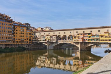  Ponte Vecchio, İtalya, Floransa 'daki Arno nehri üzerinde.