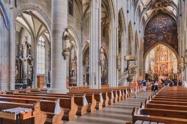 Almanya 'nın Ueberlingen kentindeki Aziz Nikolaus Kilisesi' nin içinde.
