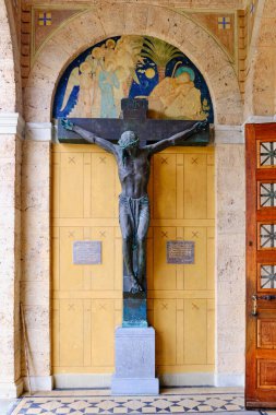 Almanya 'nın Beuron Manastırı Girişindeki İsa Heykeli