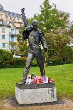 İngiliz rock yıldızı ve Queen 'in şarkıcısı Freddie Mercury' nin bir heykeli Cenevre Gölü, Montreux 'da bulunmaktadır.