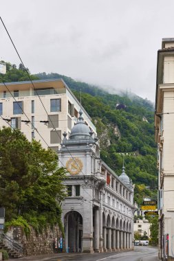 Montreux şehri yağmurlu bir günde, İsviçre