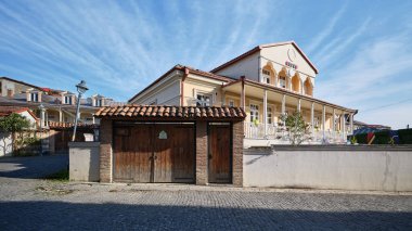 Telavi şehrinin eski tarihi kısmı, kaldırım taşları sokakları ve tuğlalı evler, başkenti Kakheti bölgesi, Gürcistan