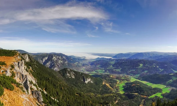 Prachtig Weids Uitzicht Andere Bergen Dichte Mist Het Dal Panorama — Stockfoto