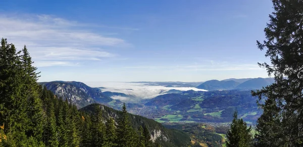 Dichte Witte Mist Een Diepe Vallei Uitzicht Vanaf Berg Panorama — Stockfoto