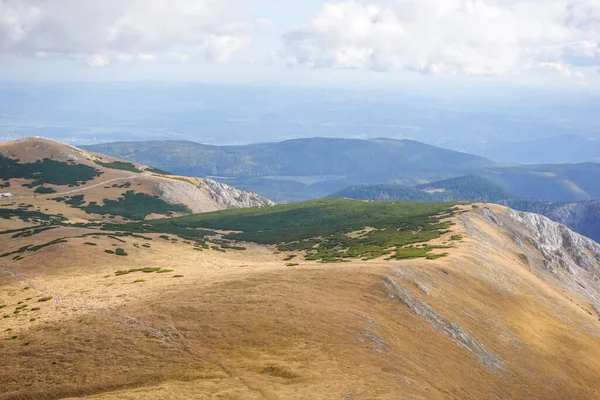 Wunderschöne Hügel Mit Wanderwegen Auf Einem Berg Österreich Beim Wandern — Stockfoto