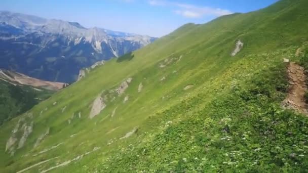 Senderismo Increíbles Montañas Verdes Con Una Montaña Mineral Austria — Vídeos de Stock