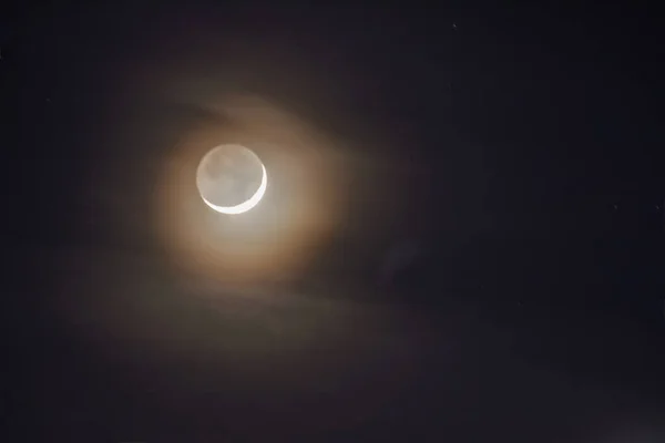 Прекрасная Луна Ярким Сиянием Ночном Небе — стоковое фото