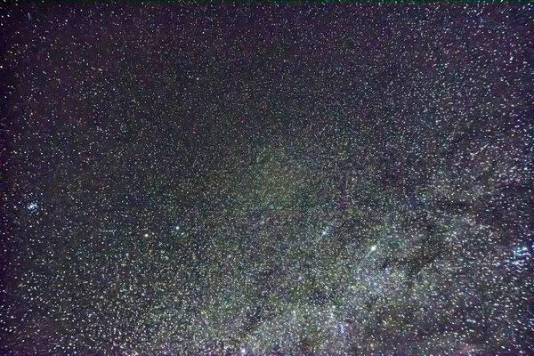 在冬夜的夜空中 数以百万计的星星 — 图库照片
