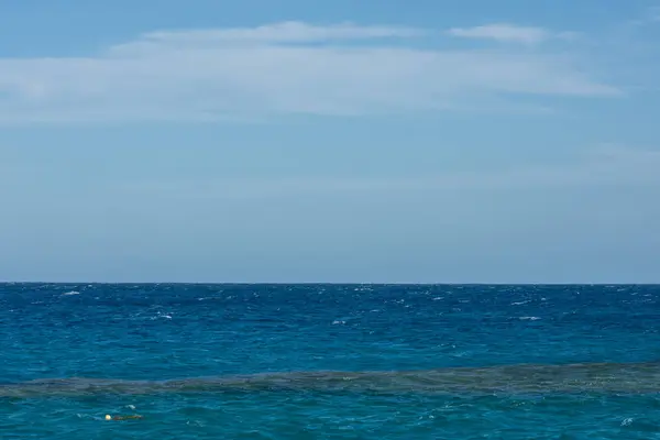 Blaues Wasser Mit Blauem Himmel Mit Weichen Wolken Urlaub Ägypten — Stockfoto