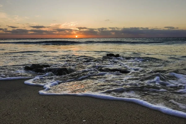 Espuma Branca Das Ondas Mar Durante Pôr Sol Parte Manhã — Fotografia de Stock