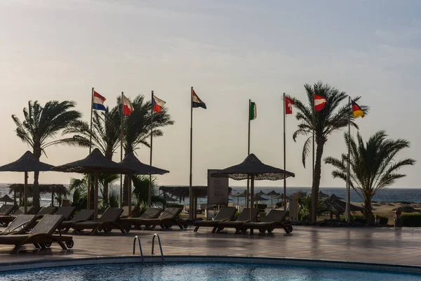 Pool Mit Liegestühlen Und Sonnenschirm Einem Resort Urlaub Ägypten — Stockfoto