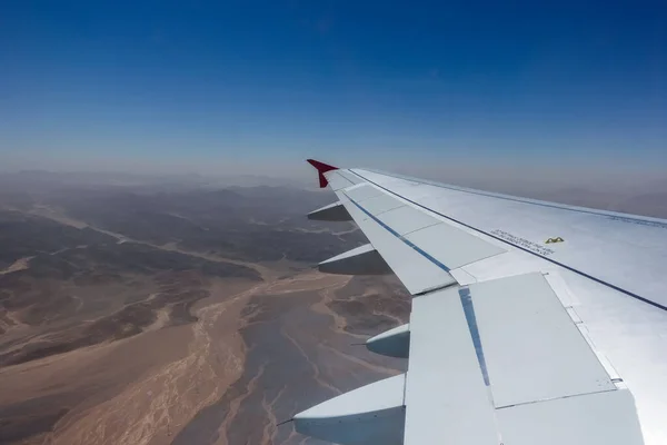 Vista Para Asas Avião Durante Voo Sobre Deserto Egito Com — Fotografia de Stock