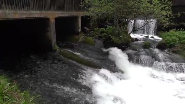 Oude Fabriek Verbazingwekkende Watervallen Van Pieling Ursprung — Stockvideo