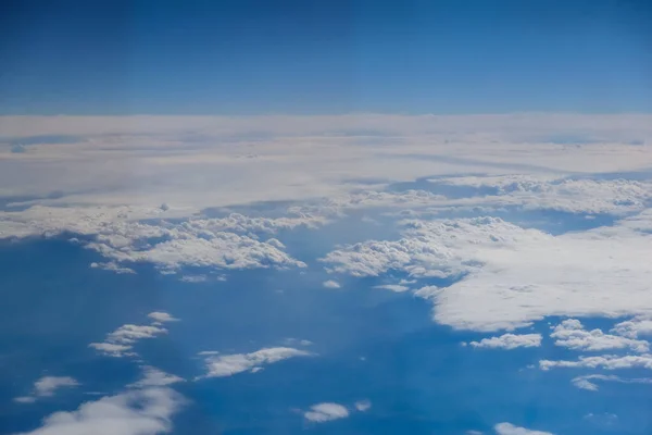 Vista Morbide Nuvolette Bianche Cielo Azzurro Durante Volo Vacanza — Foto Stock