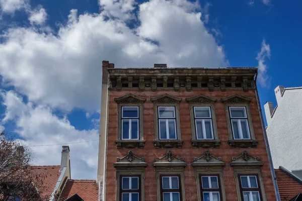Wonderful Fassade Old Building White Clouds Hungary — Stock Photo, Image
