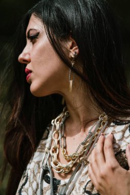 Güzel bir kızın portresi