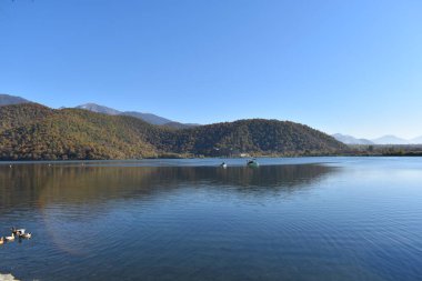 Sonbaharda inanılmaz dağ gölü Nokhur