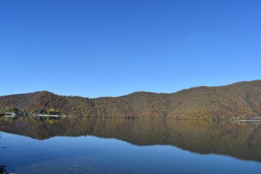 Sonbaharda inanılmaz dağ gölü Nokhur