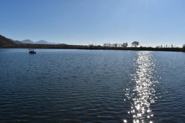 Sonbaharda inanılmaz dağ gölü Nokhur