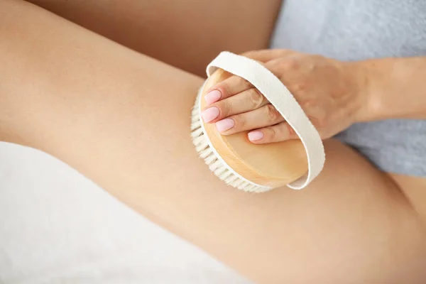 Woman Massaging Skin Legs Brush — Stock Photo, Image