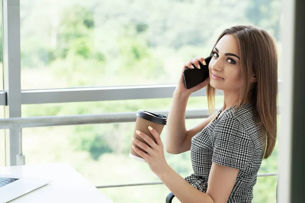 Businesswoman Talking Phone Her Office — Stock Photo, Image