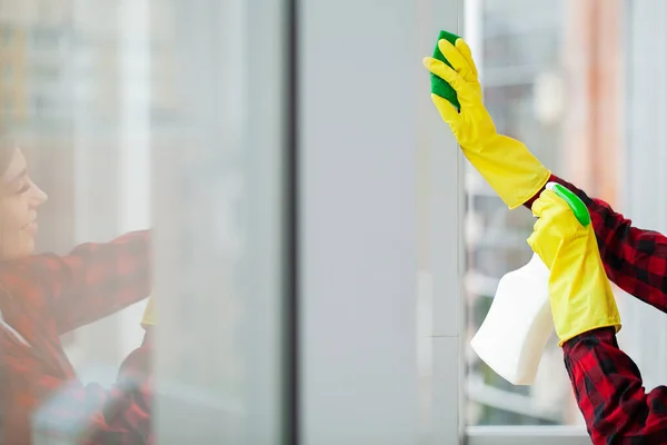 Young Asian Woman Washing Window Sponge — Stock Photo, Image