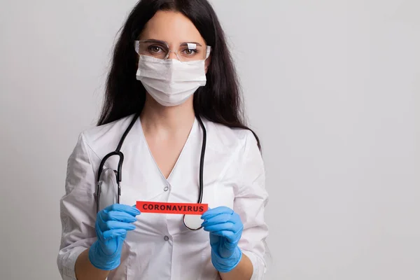 Female Doctor Uniform Holding Paper Signboard Lettering Coronavirus — Stock Photo, Image