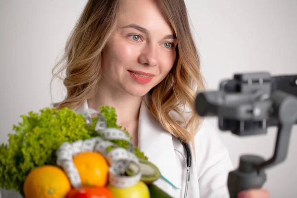 Nutricionista Graba Video Blog Sobre Alimentación Saludable Teléfono Móvil — Foto de Stock