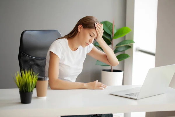 Portrait Tired Young Business Woman Laptop Computer — Stock Photo, Image