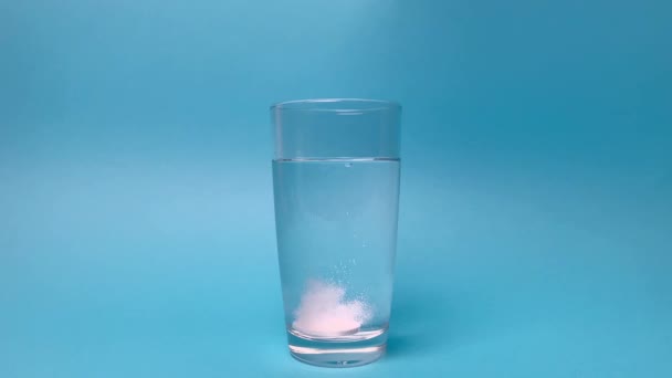 Brustablett Ett Glas Vatten Löslig Tablett För Förkylning Behandling Viktminskning — Stockvideo