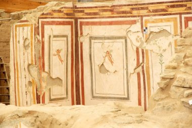 Türkiye 'nin Efes kentindeki evler, Roma döneminde zenginlerin nasıl yaşadığını gösteriyor. Ephesus 2015 yılında dünya mirası listesine yazılmıştır. İyonya kıyısında, İzmir İli 'nde MÖ 10. yüzyılda eski Arza bölgesinde inşa edilmiştir.