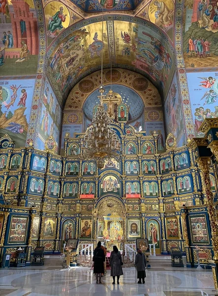 カザフスタンのヌールスルタン州アスタナ市にある大聖堂の内部 大聖堂は中央アジア最大の正教会である — ストック写真