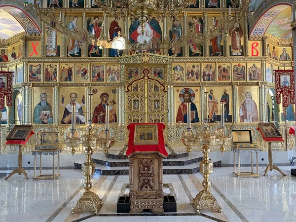 Iconos Iglesia Ortodoxa Los Santos Apóstoles Pedro Pablo Almaty Kazajstán —  Fotos de Stock
