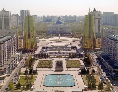 Astana şehir merkezi, Nur-Sultan, Kazakistan. Şehir Kazakistan 'ın kuzey-orta kesiminde Ishim Nehri kıyısında yer almaktadır.