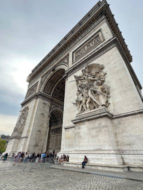 Paris Fransa 'da Zafer Takı. Paris 'teki en ünlü anıtlardan biridir.