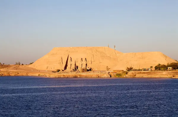 stock image The Great Temple of Ramses II in the villlage of Abu Simbel at dawn. Abu Simbel is a historic site comprising two rock-cut temples on the westwrn bank of Lake Nasser 